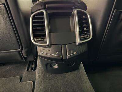 2018 Porsche Cayenne Turbo   - Photo 43 - Grand Rapids, MI 49548