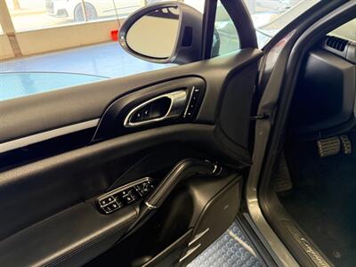 2017 Porsche Cayenne S   - Photo 23 - Grand Rapids, MI 49548
