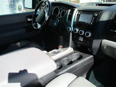 2014 Toyota Sequoia PLATINUM   - Photo 22 - Santa Fe, TX 77510