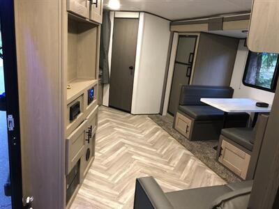 2021 RV KEYSTONE SHADOW CRUISE TRAVEL TRAILER 31' 259BHS   - Photo 12 - Woodinville, WA 98077