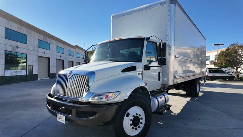 2021 International MV607 106  26 ft BOX TRUCK - Photo 1 - San Jacinto, CA 92583
