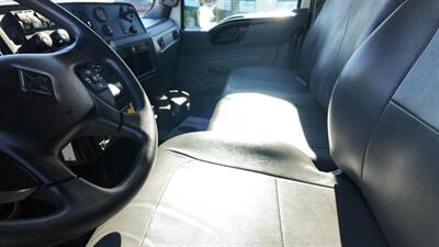 2021 International MV607 106  26 ft BOX TRUCK - Photo 14 - San Jacinto, CA 92583