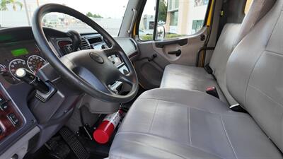 2020 Freightliner M2 106 26 ft BOX TRUCK - Photo 10 - San Jacinto, CA 92583