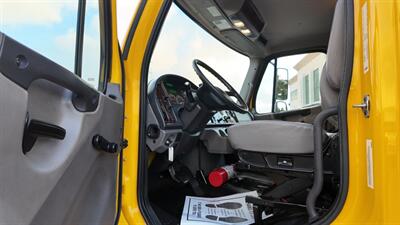 2020 Freightliner M2 106 26 ft BOX TRUCK - Photo 15 - San Jacinto, CA 92583