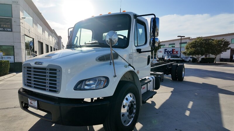 2019 Freightliner M2 106  CAB & CHASSIS 10 SPEEDS MANUAL - Photo 1 - San Jacinto, CA 92583