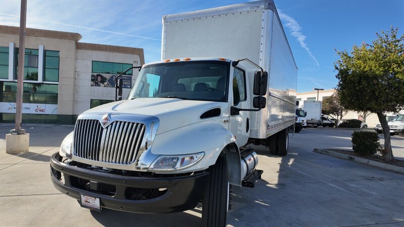 2021 International MV607 106  26 ft BOX TRUCK - Photo 1 - San Jacinto, CA 92583