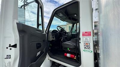2018 International 4300 106 26 ft BOX TRUCK - Photo 2 - San Jacinto, CA 92583