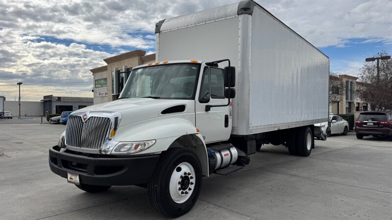 2018 International 4300 106  26 ft BOX TRUCK - Photo 1 - San Jacinto, CA 92583