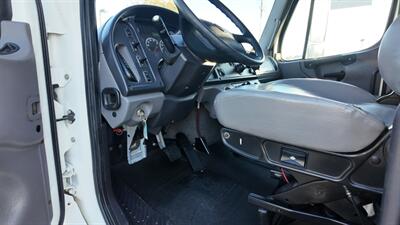 2014 Freightliner M2 106 24ft X 94 "W X 97 " H BOX TRUCK - Photo 2 - San Jacinto, CA 92583