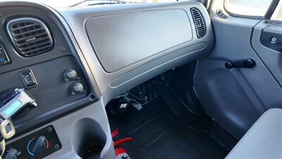 2014 Freightliner M2 106 24ft X 94 "W X 97 " H BOX TRUCK - Photo 6 - San Jacinto, CA 92583