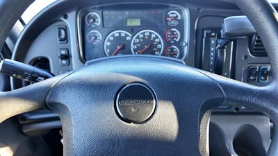 2014 Freightliner M2 106 24ft X 94 "W X 97 " H BOX TRUCK - Photo 4 - San Jacinto, CA 92583