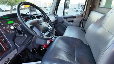 2018 Freightliner M2 106  26 ft REEFER BOX TRUCK - Photo 9 - San Jacinto, CA 92583