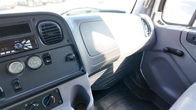 2019 Freightliner M2 106 26 ft BOX TRUCK - Photo 4 - San Jacinto, CA 92583