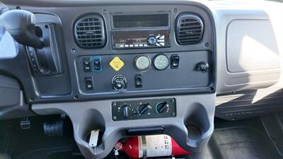 2019 Freightliner M2 106 26 ft BOX TRUCK - Photo 6 - San Jacinto, CA 92583