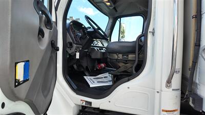 2018 Freightliner M2 106 26 ft REEFER BOX TRUCK - Photo 15 - San Jacinto, CA 92583