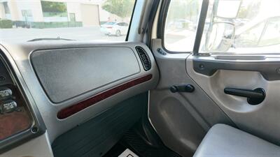 2018 Freightliner M2 106 26 ft REEFER BOX TRUCK - Photo 9 - San Jacinto, CA 92583