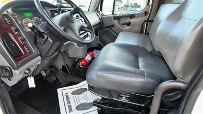 2018 Freightliner M2 106 26 ft REEFER BOX TRUCK - Photo 2 - San Jacinto, CA 92583