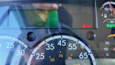 2021 Freightliner M2 106 26 ft BOX TRUCK - Photo 2 - San Jacinto, CA 92583