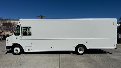 2017 Freightliner MT45 22FT Walk-in Van  STEP VAN - Photo 2 - San Jacinto, CA 92583