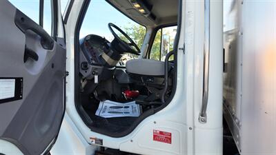 2017 Freightliner M2 106 26 ft BOX TRUCK - Photo 13 - San Jacinto, CA 92583