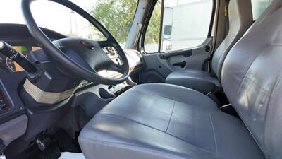 2017 Freightliner M2 106 26 ft BOX TRUCK - Photo 8 - San Jacinto, CA 92583
