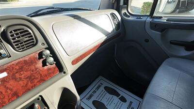 2017 Freightliner M2 106 26 ft BOX TRUCK - Photo 4 - San Jacinto, CA 92583