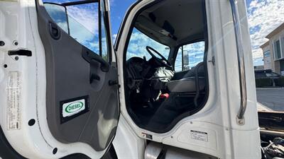 2015 Freightliner M2 CAB AND CHASSIS  HIDRAULIC BRAKES - Photo 3 - San Jacinto, CA 92583