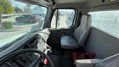 2015 Freightliner M2 CAB AND CHASSIS  HIDRAULIC BRAKES - Photo 4 - San Jacinto, CA 92583