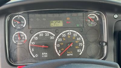 2015 Freightliner M2 CAB AND CHASSIS  HIDRAULIC BRAKES - Photo 8 - San Jacinto, CA 92583