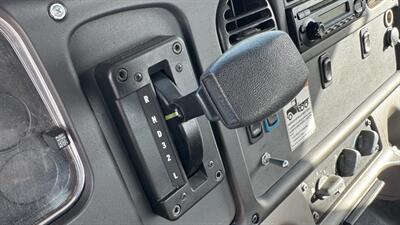 2015 Freightliner M2 CAB AND CHASSIS  HIDRAULIC BRAKES - Photo 11 - San Jacinto, CA 92583