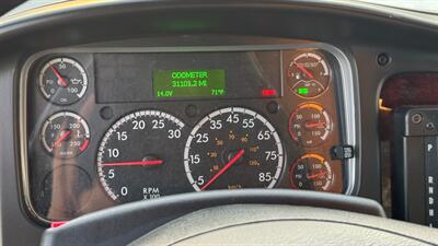 2020 Freightliner M2 106 26 ft BOX TRUCK - Photo 5 - San Jacinto, CA 92583