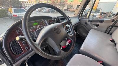 2020 Freightliner M2 106 26 ft BOX TRUCK - Photo 4 - San Jacinto, CA 92583