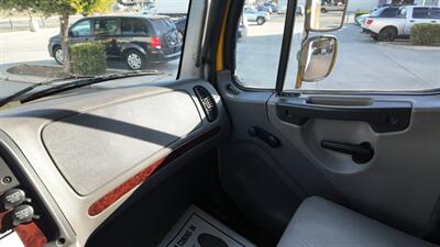 2019 Freightliner M2 106 26FT BOX TRUCK - Photo 7 - San Jacinto, CA 92583