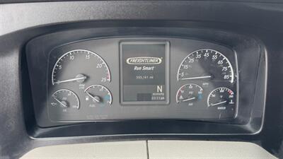 2020 Freightliner NEW CASCADIA  126 " BBC - Photo 9 - San Jacinto, CA 92583