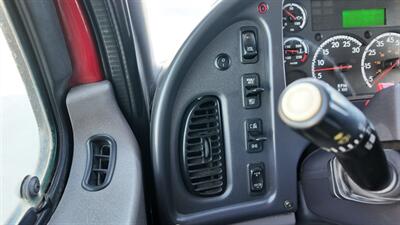 2016 Freightliner M2 106 26 ft BOX L X 94W X 107H - Photo 9 - San Jacinto, CA 92583