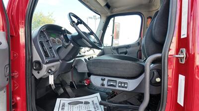 2016 Freightliner M2 106 26 ft BOX L X 94W X 107H - Photo 3 - San Jacinto, CA 92583