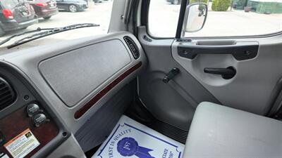 2018 Freightliner M2 106 26 ft BOX TRUCK - Photo 6 - San Jacinto, CA 92583