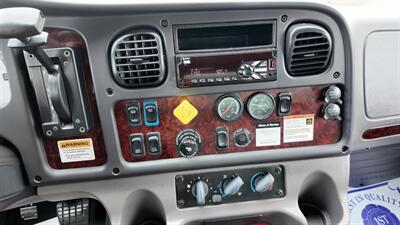 2018 Freightliner M2 106 26 ft BOX TRUCK - Photo 4 - San Jacinto, CA 92583