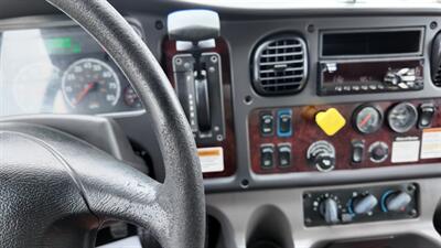 2018 Freightliner M2 106 26 ft BOX TRUCK - Photo 9 - San Jacinto, CA 92583