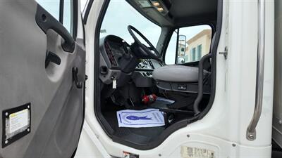 2018 Freightliner M2 106 26 ft BOX TRUCK - Photo 3 - San Jacinto, CA 92583