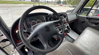 2019 Freightliner M2 106  26 ft BOX TRUCK - Photo 6 - San Jacinto, CA 92583