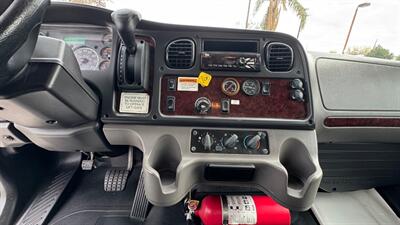 2019 Freightliner M2 106  26 ft BOX TRUCK - Photo 4 - San Jacinto, CA 92583