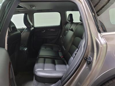 2011 Volvo XC70 T6   - Photo 8 - West Chester, PA 19382