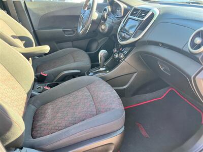 2018 Chevrolet Sonic LT Auto   - Photo 9 - Tucson, AZ 85710