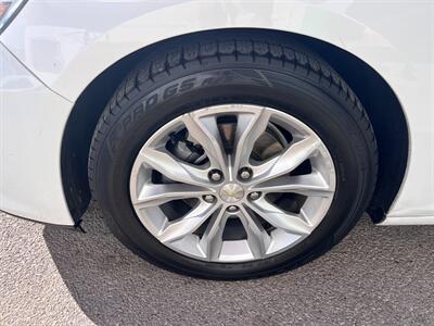 2019 Chevrolet Malibu LT   - Photo 4 - Tucson, AZ 85710