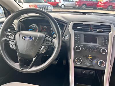 2019 Ford Fusion S   - Photo 8 - Tucson, AZ 85710