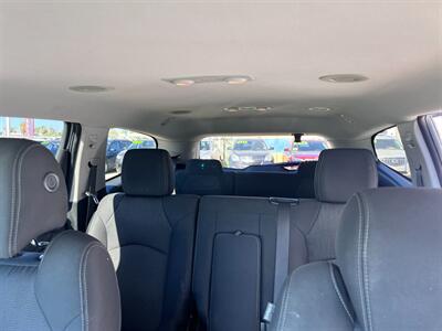 2017 Chevrolet Traverse LT   - Photo 8 - Tucson, AZ 85710