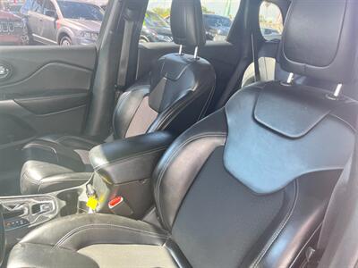 2020 Jeep Cherokee Latitude Plus   - Photo 8 - Tucson, AZ 85710