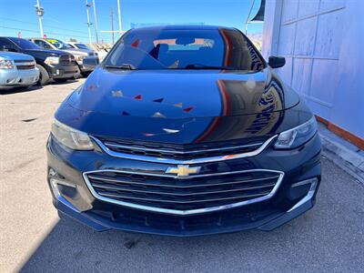 2017 Chevrolet Malibu LT   - Photo 2 - Tucson, AZ 85711