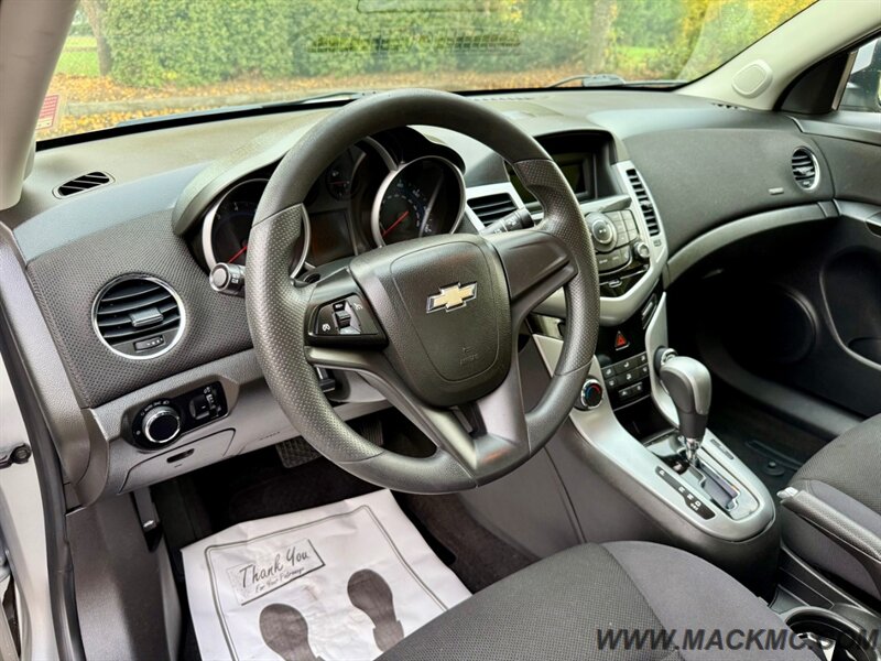 2013 Chevrolet Cruze LT Fleet   - Photo 11 - Hillsboro, OR 97123